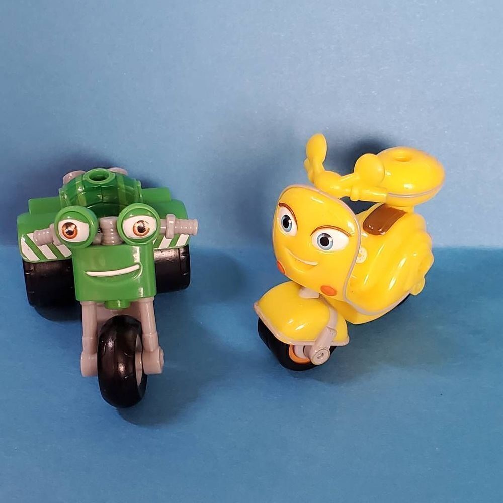 Ricky Zoom: DJ Rumbler Toy Motorcycle and Scootio Whizzbang Toy Scooter - 3-inch